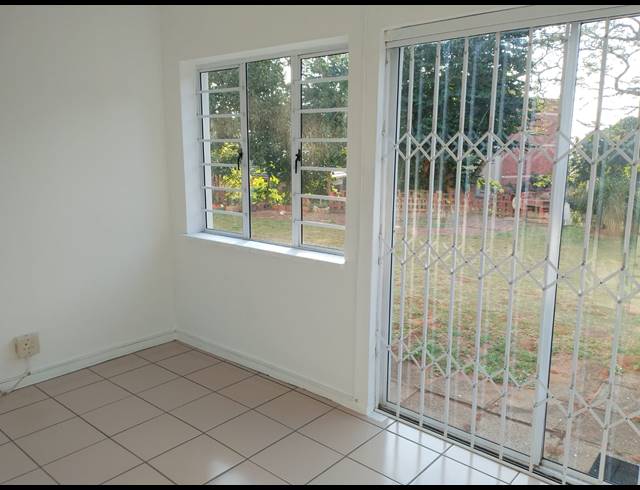 2.5 BEDROOM FLAT FOR SALE IN BLUFF